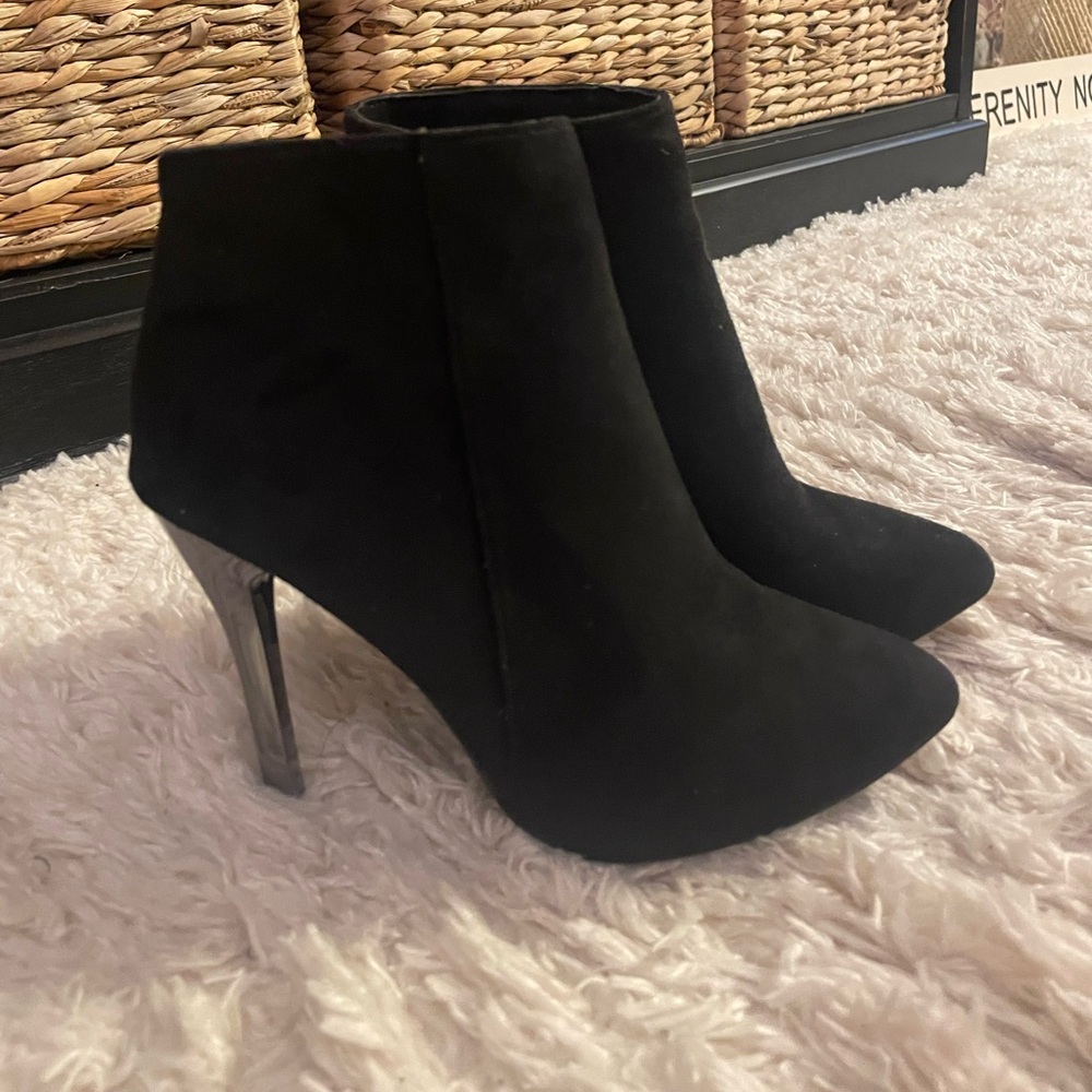 Brand New Faux suede booties Size 5